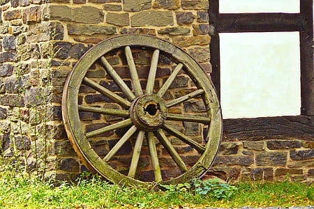 brown wooden wheel