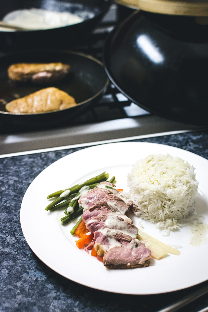 Medium duck breast with vegetables and rice